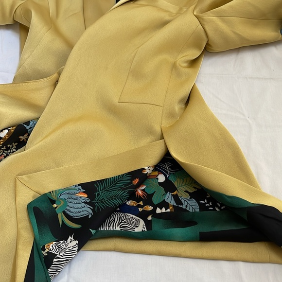 JESSIE LIU Pamela Satin Blazer with Contrast Print Lining in Mustard size S EUC - Picture 17 of 17